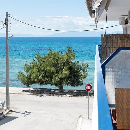 Seafront 2 Bedrooms Apartment Неа Ираклия Екстериор снимка