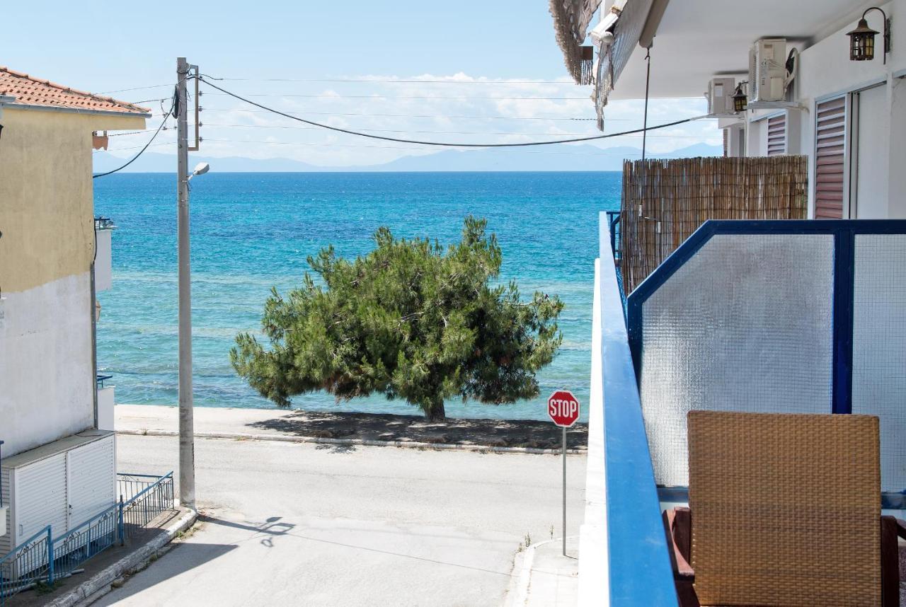 Seafront 2 Bedrooms Apartment Неа Ираклия Екстериор снимка
